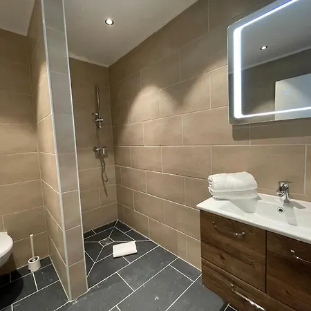 International House Mit 1 Schlafzimmern Zw Ap 5 * Solden